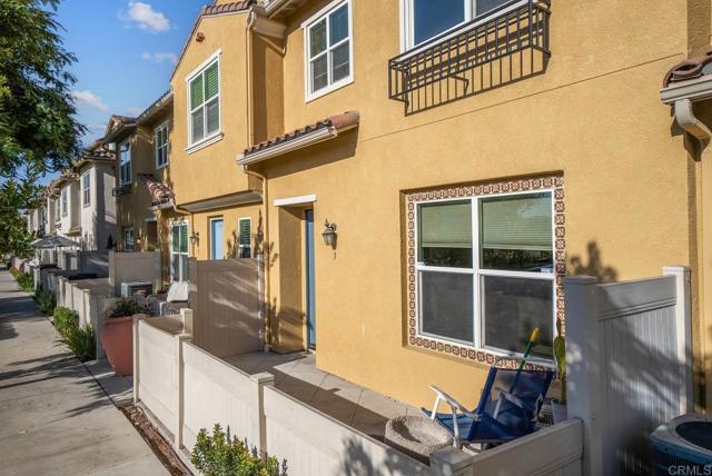 1345 Santa Diana Road, Chula Vista CA: https://media.crmls.org/mediaz/5a7ccf1c-f303-4fe5-ad2f-5d2017d1beed.jpg