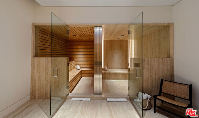 1305 Collingwood Place, Los Angeles CA: https://media.crmls.org/mediaz/5a7d3f37-4163-49b4-94cf-4b000cc4a3fa.jpg