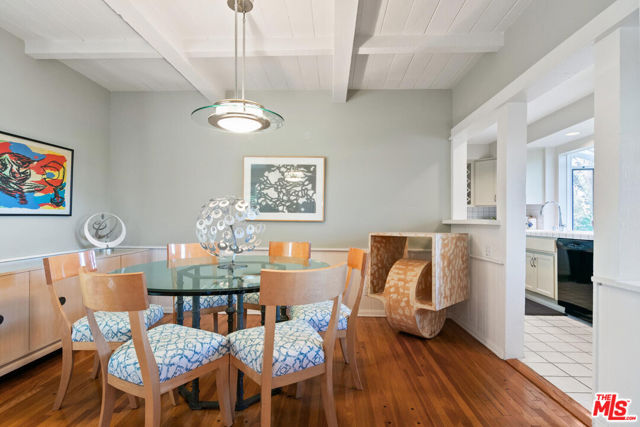 15213 Del Gado Drive, Sherman Oaks CA: https://media.crmls.org/mediaz/5a7d83fe-fe4b-42fa-9b30-9edca869ec37.jpg