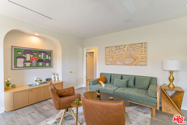 725 N Harvard Boulevard, Los Angeles CA: https://media.crmls.org/mediaz/5a7de726-283f-4085-a790-84aff7b974d9.jpg