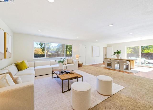 957 Ina Dr, Alamo CA: https://media.crmls.org/mediaz/5a7e6c5c-7c68-42ea-b383-e970d4daebd3.jpg