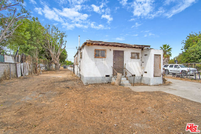 2028 E 126th Street, Compton CA: https://media.crmls.org/mediaz/5a7efa58-97c7-45ae-9638-117b376e5d47.jpg