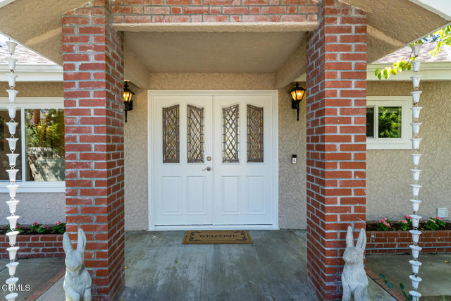 Detail Gallery Image 5 of 74 For 3550 Santa Carlotta St, Glendale,  CA 91214 - 5 Beds | 4 Baths