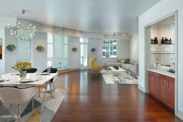 WV 702 living dining