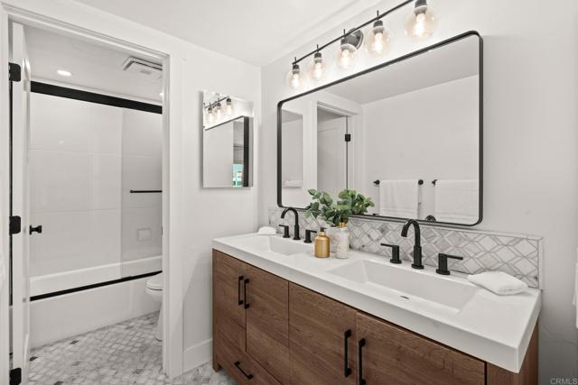 Detail Gallery Image 34 of 38 For 38 Montego Ct, Coronado,  CA 92118 - 2 Beds | 2/1 Baths