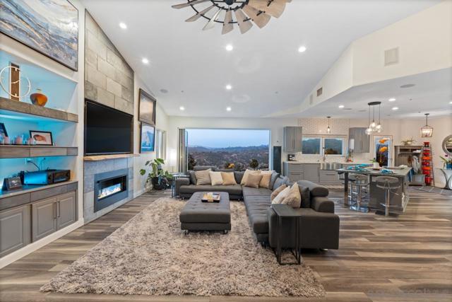 9420 Crest Drive, Spring Valley CA: https://media.crmls.org/mediaz/5a800688-3cc9-431d-9e1d-6e1bfc373b9b.jpg