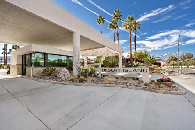 900 Island Drive, Rancho Mirage CA: https://media.crmls.org/mediaz/5a800e73-f93c-4adf-9a48-c57707e7789e.jpg