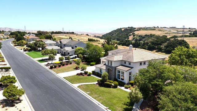 531 Via Vaquero Sur, San Juan Bautista CA: https://media.crmls.org/mediaz/5a801d8f-9543-44cb-80cb-2f28ce5be98d.jpg