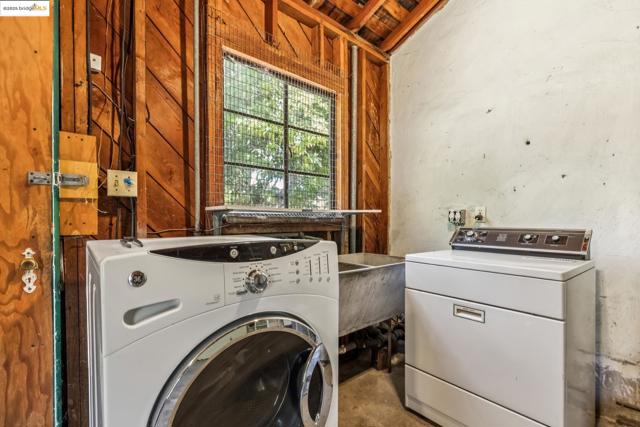 22574 6Th St, Hayward CA: https://media.crmls.org/mediaz/5a803f5d-e09d-4a65-88f1-33b3e6a34718.jpg