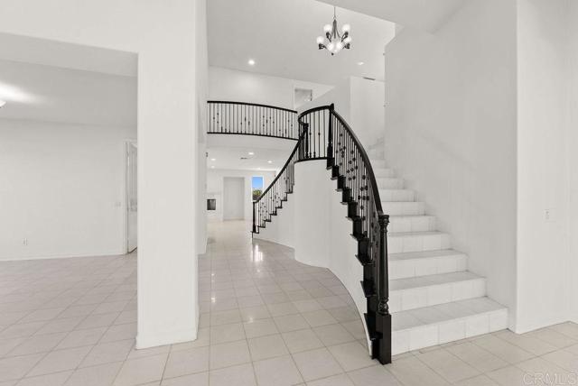 Detail Gallery Image 7 of 44 For 1004 Red Granite Rd, Chula Vista,  CA 91913 - 5 Beds | 4/1 Baths