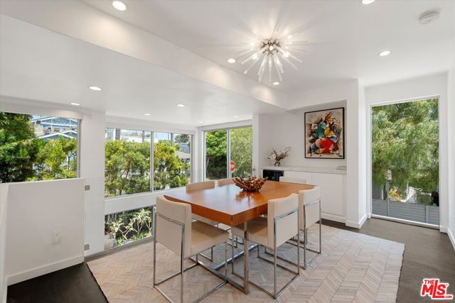 483 Carroll Canal Court, Venice CA: https://media.crmls.org/mediaz/5a808fed-37f5-4b43-a970-98e615056bf6.jpg