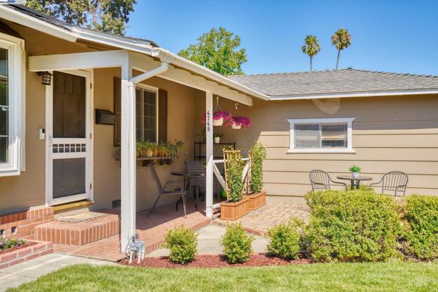 4749 Montreal Dr, San Jose CA: https://media.crmls.org/mediaz/5a809f1c-3e88-4ef2-adc8-df71455f5646.jpg