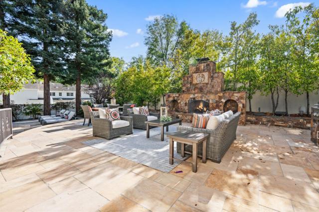 6 Zachary Court, Menlo Park CA: https://media.crmls.org/mediaz/5a80be66-fd7e-4fb5-974f-fecc6c6008e9.jpg