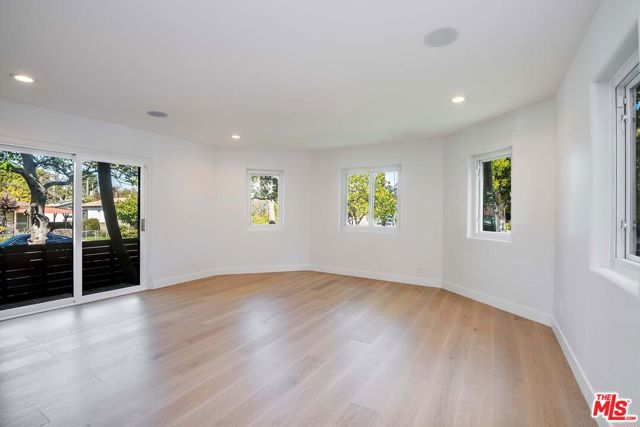 3201 Viola Place, Marina del Rey CA: https://media.crmls.org/mediaz/5a80fcca-2549-4b07-8508-dd997fcc797f.jpg