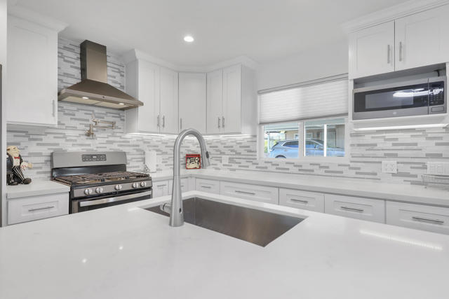 39780 Black Mesa Lane, Palm Desert CA: https://media.crmls.org/mediaz/5a8229ff-dc06-42eb-84ae-0ce1ddcbc412.jpg