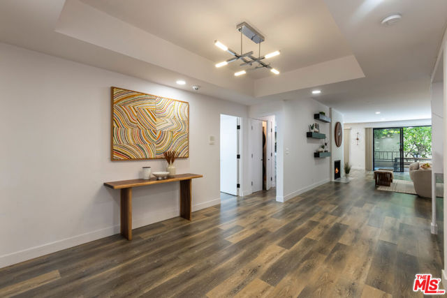1210 N Kings Road, West Hollywood CA: https://media.crmls.org/mediaz/5a82880d-bf53-4406-bca8-ac41e679f7f8.jpg