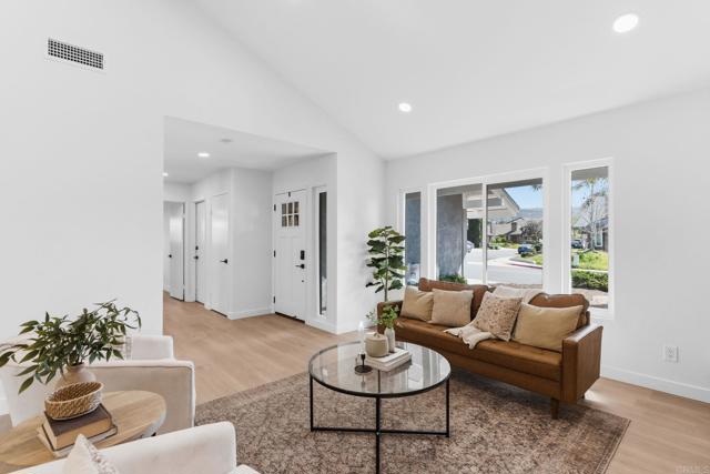 Detail Gallery Image 6 of 30 For 9604 Paseo Montril, San Diego,  CA 92129 - 3 Beds | 2 Baths