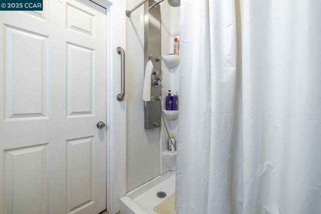 935 E Yosemite Ave, Madera CA: https://media.crmls.org/mediaz/5a8380b6-6bc0-4e22-adb9-940cd5cfb83e.jpg
