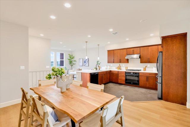 1011 Bellante Lane, San Jose CA: https://media.crmls.org/mediaz/5a83951c-6b3b-4f8b-9b40-81b448efc2c2.jpg
