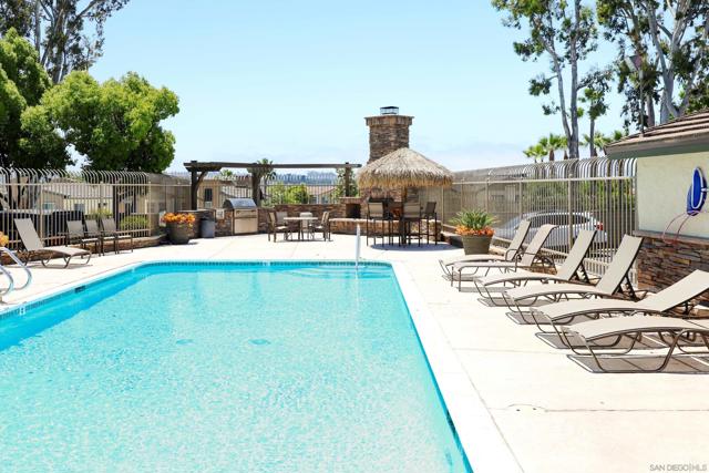 5033 Los Morros Way, Oceanside CA: https://media.crmls.org/mediaz/5a84b7a0-2ef7-409a-b388-c3e0bd5f81e2.jpg