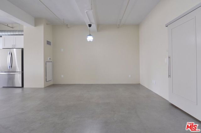 849 S Broadway, Los Angeles CA: https://media.crmls.org/mediaz/5a84ca3e-be20-487a-8f9b-b5606c4ea1e6.jpg