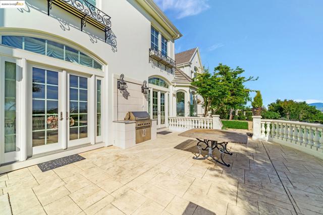 1853 Via Di Salerno, Pleasanton CA: https://media.crmls.org/mediaz/5a8509fa-a634-4e8d-868b-927ecc101788.jpg