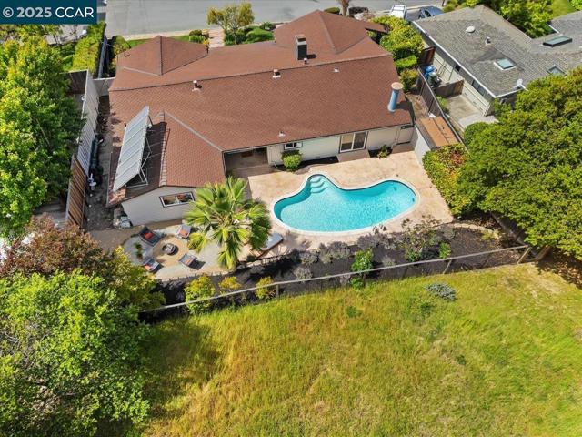25 Whitehall Dr, Orinda CA: https://media.crmls.org/mediaz/5a851b9f-67be-4f82-ac02-c0a6bdac27f3.jpg
