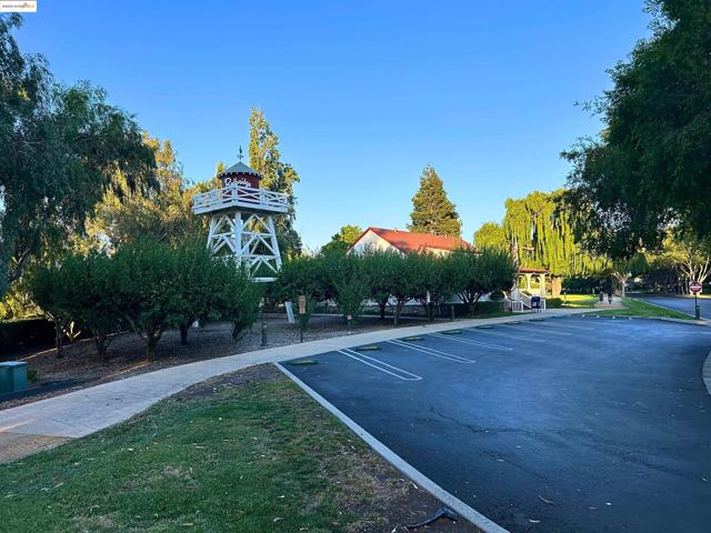 1327 Remington Ct, Tracy CA: https://media.crmls.org/mediaz/5a8535ca-ab14-4382-9a80-e644cedb52ba.jpg