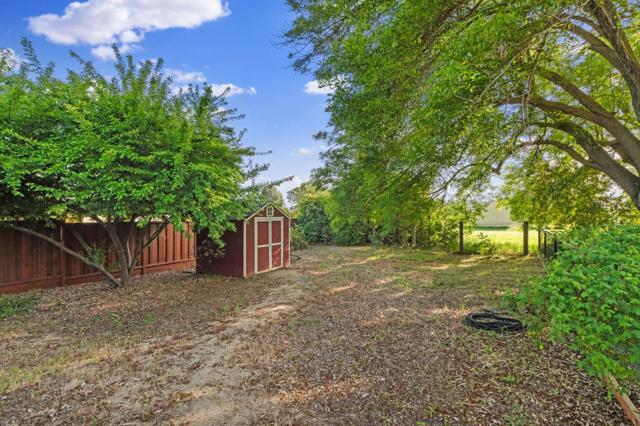 9900 Walter Welsher Court, Gilroy CA: https://media.crmls.org/mediaz/5a8544e5-5cc6-43e8-a8a1-5e928d676411.jpg