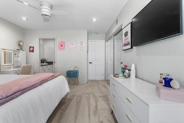 Image 33 of 68 For 72915 Deer Grass Drive