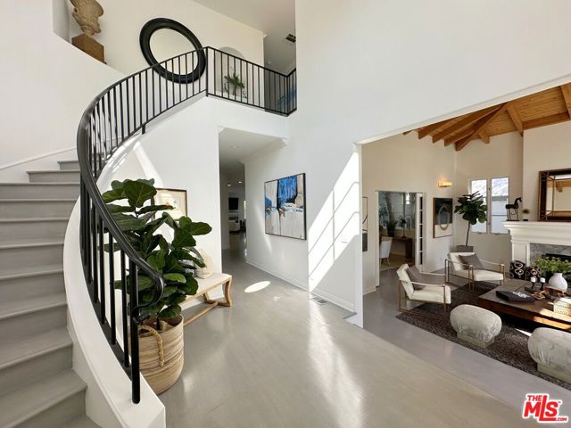 723 10th Street, Santa Monica CA: https://media.crmls.org/mediaz/5a85c8ec-57ab-4ef8-be12-34b93f4e4fed.jpg