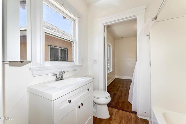 124 W Avenue 28, Los Angeles CA: https://media.crmls.org/mediaz/5a861cba-985b-45b3-8d2b-89eb34038b57.jpg