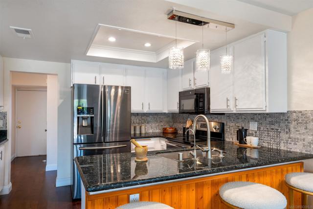 15865 Lofty Trail Dr, San Diego CA: https://media.crmls.org/mediaz/5a86bffc-71e6-470e-a2bc-f4f81b292a48.jpg