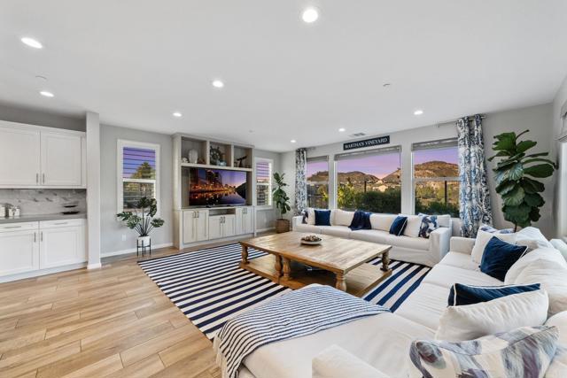 Detail Gallery Image 7 of 68 For 2990 Eldenberry St, Escondido,  CA 92029 - 5 Beds | 4/1 Baths