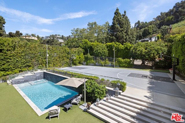 1214 Coldwater Canyon Drive, Beverly Hills CA: https://media.crmls.org/mediaz/5a870f17-8154-486d-ad3f-396a5e263aea.jpg