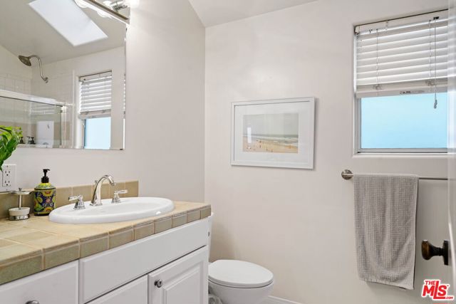 4224 Madison Avenue, Culver City CA: https://media.crmls.org/mediaz/5a879332-96e4-455e-871f-b680b694845c.jpg