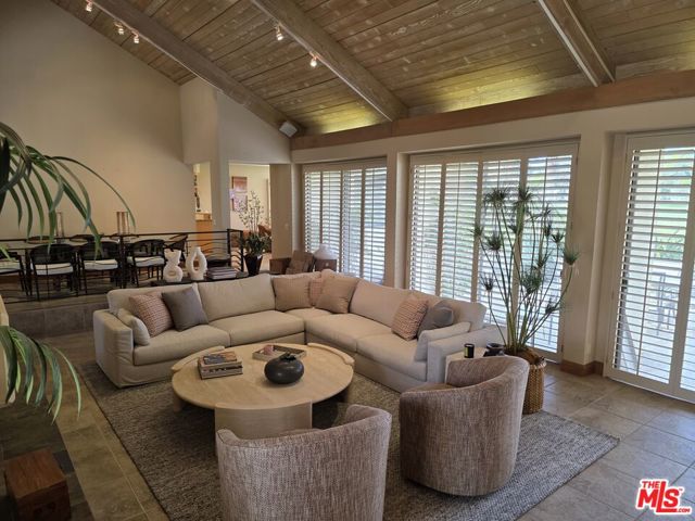 34725 Mission Hills Drive, Rancho Mirage CA: https://media.crmls.org/mediaz/5a87f2c1-9f96-43f2-b429-e85999d74887.jpg