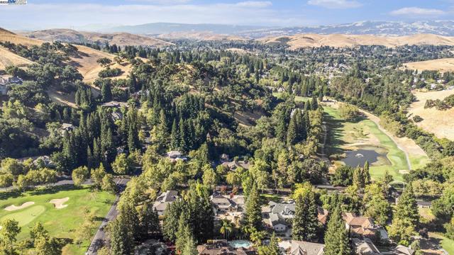 3 BLACKHAWK CLUB CT, Danville CA: https://media.crmls.org/mediaz/5a87fc1a-96ae-4517-9d89-b06cb92cecff.jpg