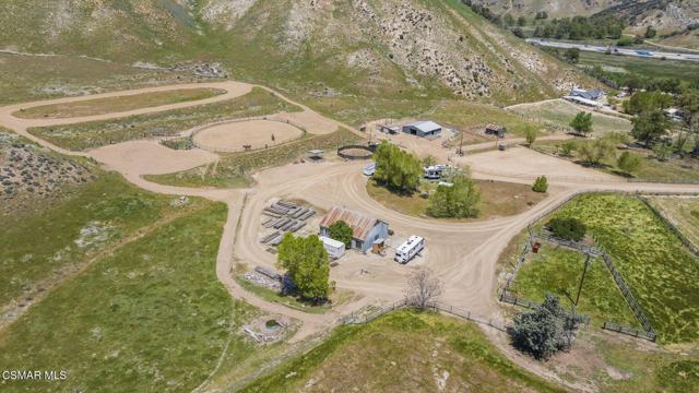 2837 Clear Canyon Road, Lebec CA: https://media.crmls.org/mediaz/5a882455-f168-4cf5-930f-deebce659101.jpg