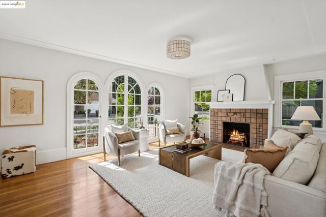 5429 Belgrave Pl., Oakland CA: https://media.crmls.org/mediaz/5a887df0-9b9f-4789-bc43-14f8914510af.jpg