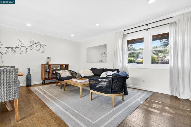 5774 Friar Ct, El Sobrante CA: https://media.crmls.org/mediaz/5a899b82-9a5c-4969-b5a9-ad2705a1469e.jpg