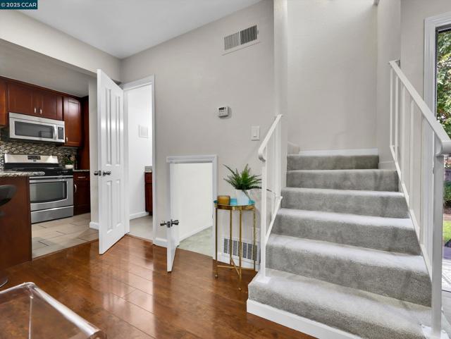 2033 Sierra Rd, Concord CA: https://media.crmls.org/mediaz/5a8a988a-e098-478e-bf61-24eb22b96591.jpg