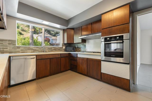 2657 Zorada Drive, Los Angeles CA: https://media.crmls.org/mediaz/5a8ac5a5-23f3-4daf-87b9-f4af83fade19.jpg