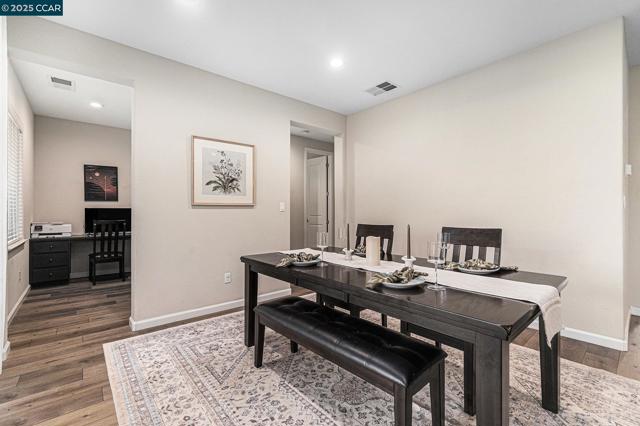 208 Littleton St, Oakley CA: https://media.crmls.org/mediaz/5a8afe19-485b-4279-8ff5-0850362a898e.jpg