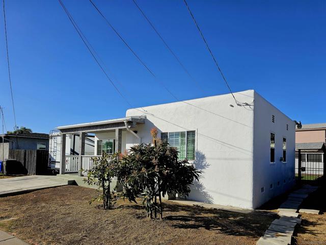425 E 16Th St, National City CA: https://media.crmls.org/mediaz/5a8b489e-923f-45b0-808b-14dbb2ad9a37.jpg