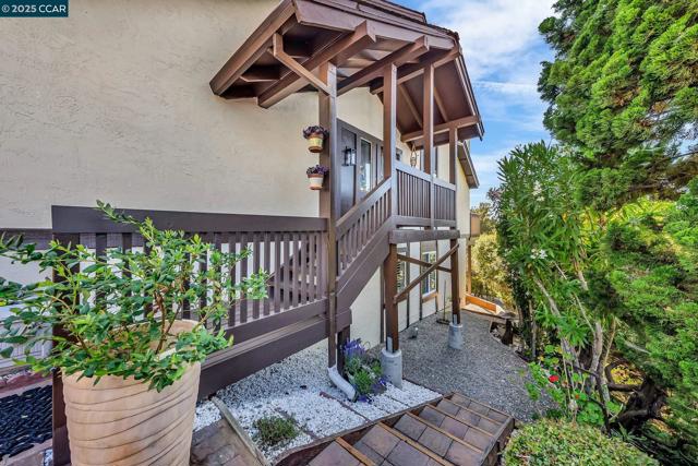 1310 Lewis Ln, Pinole CA: https://media.crmls.org/mediaz/5a8bd22a-a3e6-404b-92d9-ce1a6f28cafc.jpg