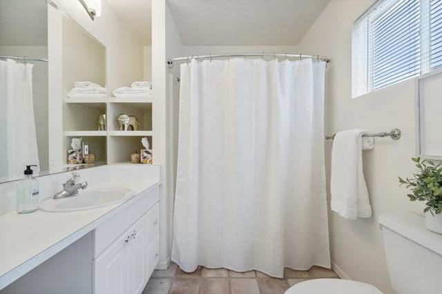 410 35th Avenue, Santa Cruz CA: https://media.crmls.org/mediaz/5a8c5847-203b-451e-ab7b-c5d44df38399.jpg