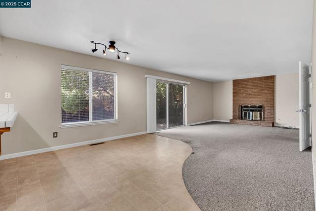 3060 San Miguel Ct, Concord CA: https://media.crmls.org/mediaz/5a8ca1df-86b7-4007-9a16-3918dffe8709.jpg