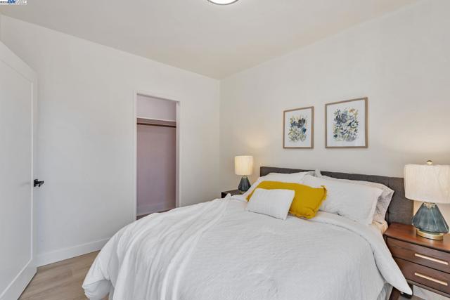 2720 Short St, Oakland CA: https://media.crmls.org/mediaz/5a8cf8bf-f3c5-46dd-8244-21e79cf7aa28.jpg