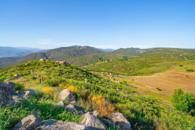 403 Black Canyon Place, Ramona CA: https://media.crmls.org/mediaz/5a8cfd54-926a-47d7-a814-b76cab833321.jpg